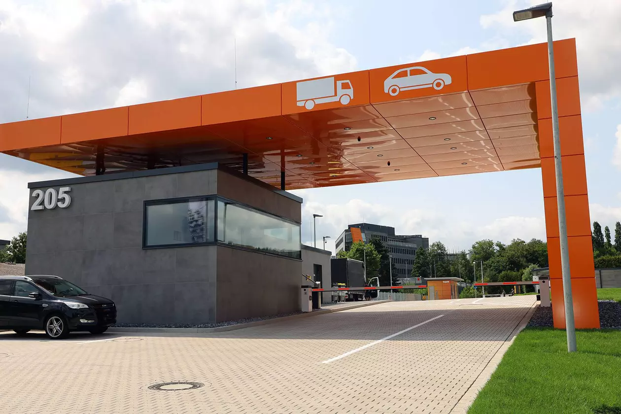 Utsikt &ouml;ver Schl&uuml;ter-Systems Truck Stop
